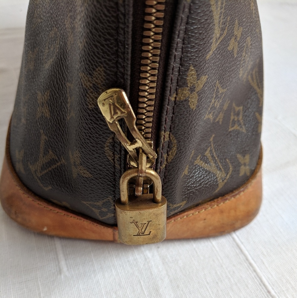 Item: Louis Vuitton Bag. Stolen From My Property In San Antonio Texas - Picture 3 of 16